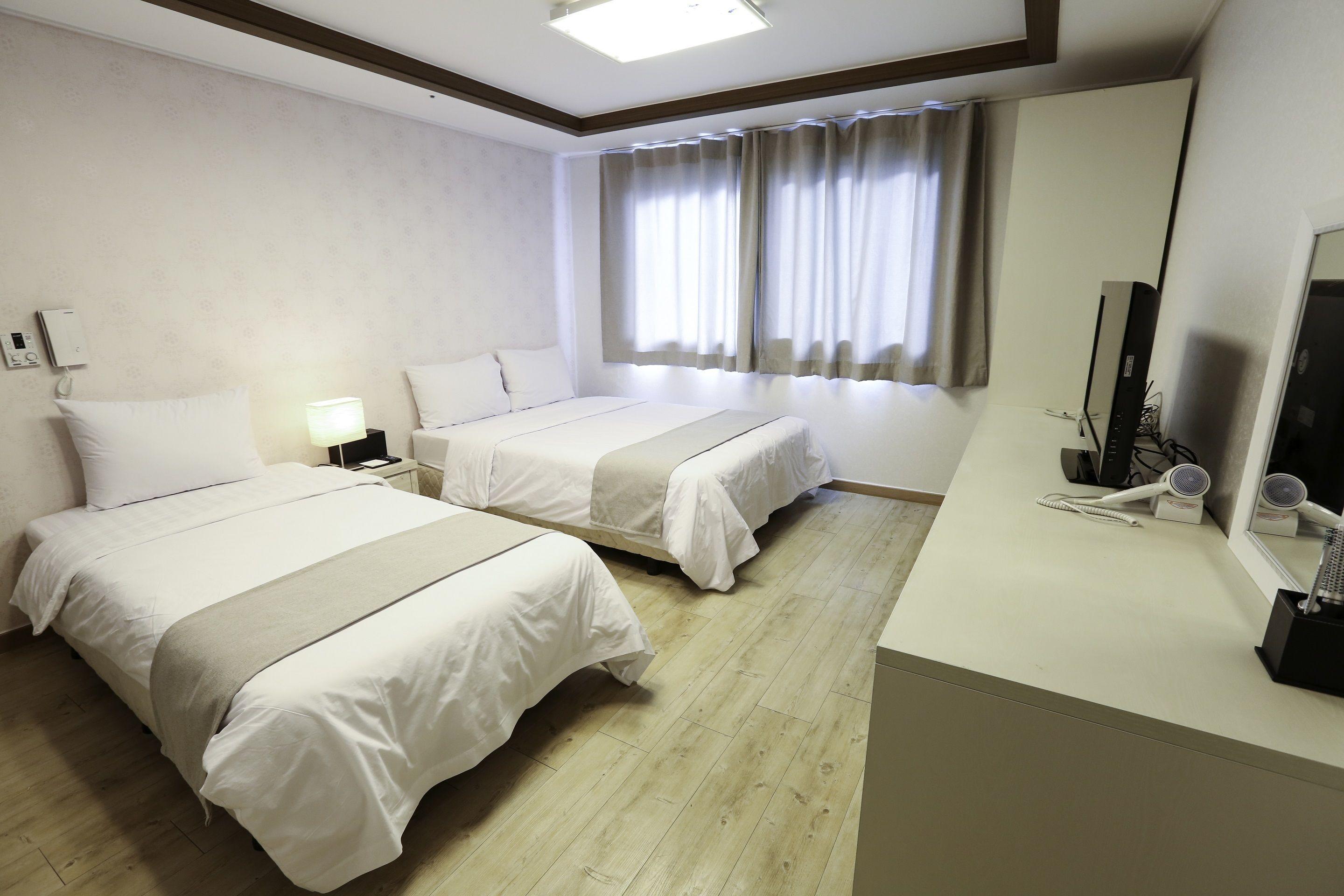 Deluxe Twin Room (for 2pax)